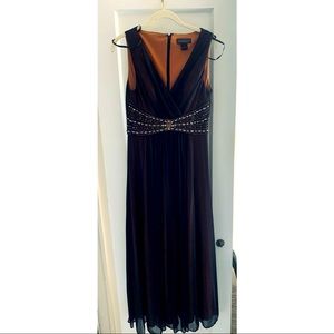 Beautiful floor length Jessica Howard formal dress - Size 8